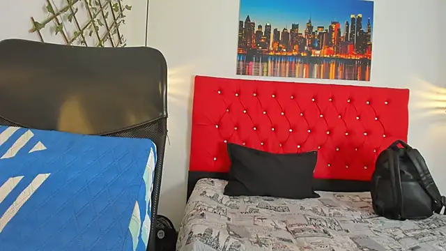 carolinacrus01 online show from November 4, 2025, 3:38 pm