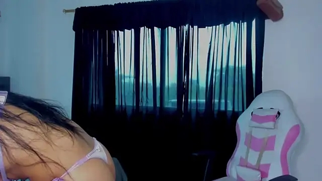 ISA BELLA VZL online show from October 11, 2025, 1:56 pm