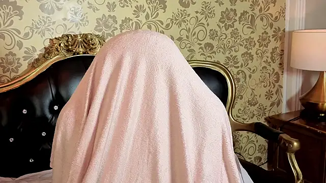 LiLLiAnderson online show from April 15, 2026, 11:59 am