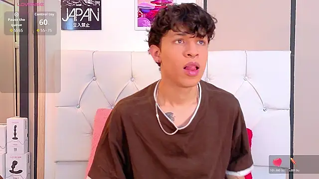 Axel  Evans online show from November 14, 2025, 12:31 pm