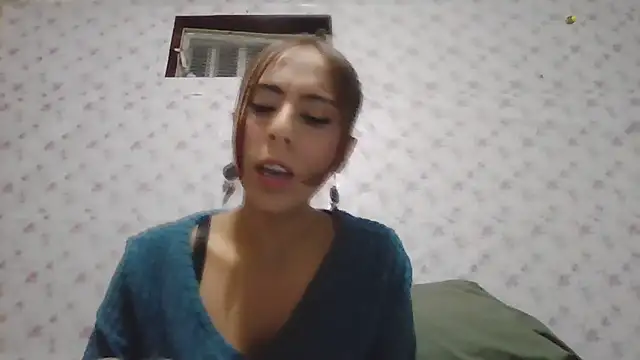 Snapshot of Roselingalvis13 chatting on February 13, 2026, 2:44 am Roselingalvis13 online show from February 13, 2026, 2:44 am