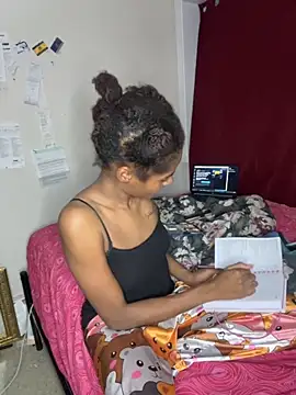 Snapshot of Soniala chatting on November 23, 2025, 3:38 am Soniala online show from November 23, 2025, 3:38 am