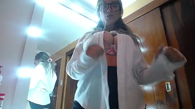 miss lilieth online show from September 28, 2025, 6:04 pm