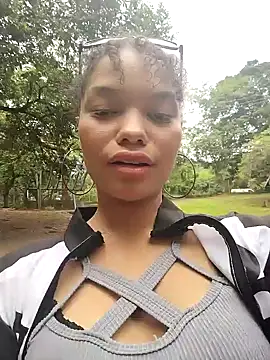 ChloeRaviss online show from September 12, 2025, 7:24 pm