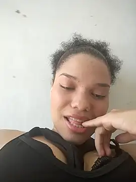 ChloeRaviss online show from November 13, 2025, 4:44 pm