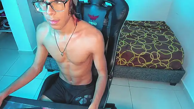 Snapshot of Andrewpetrikov_ chatting on November 4, 2025, 11:19 pm Andrewpetrikov online show from November 4, 2025, 11:19 pm