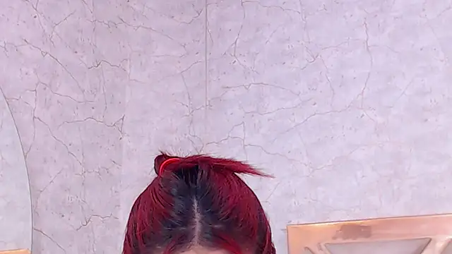 Sofy-Acevedo online show from November 20, 2025, 1:01 pm