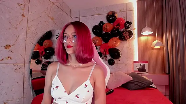 daphne courtis online show from October 18, 2025, 3:08 am