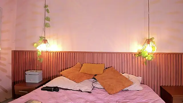 daphne courtis online show from April 11, 2026, 7:45 am