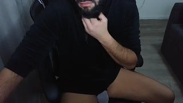 Snapshot of Milo9210 chatting on October 19, 2025, 11:29 pm Milo9210 online show from October 19, 2025, 11:29 pm