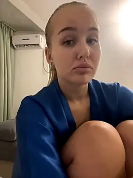 CandyVice online show from November 5, 2025, 7:39 pm