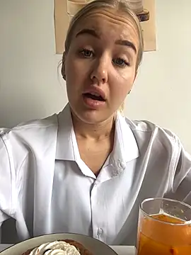 CandyVice online show from November 1, 2025, 8:08 am