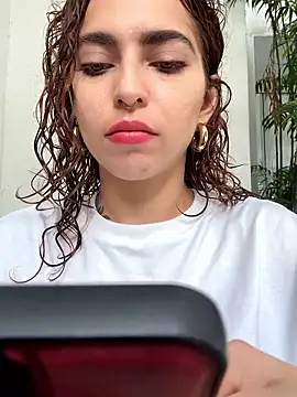 imhelena online show from January 8, 2026, 9:21 pm