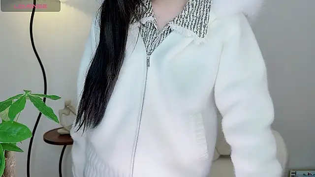 Bella Ava online show from January 6, 2026, 9:57 am