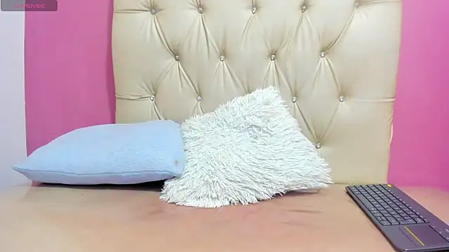 Lucia Spear online show from November 27, 2025, 1:00 pm