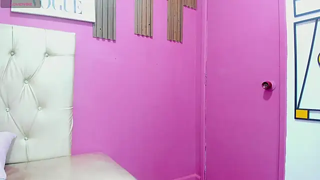 Lucia Spear online show from October 31, 2025, 1:08 pm