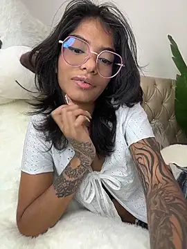 Snapshot of TweetiePieXXX chatting on February 23, 2026, 9:15 pm TweetiePieXXX online show from February 23, 2026, 9:15 pm