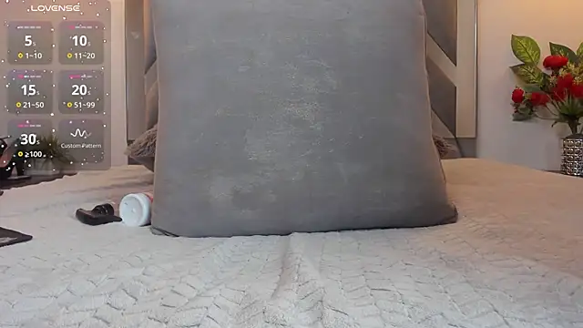 Snapshot of Hanna_Cornee_ chatting on October 31, 2025, 2:02 pm Hanna Cornee online show from October 31, 2025, 2:02 pm