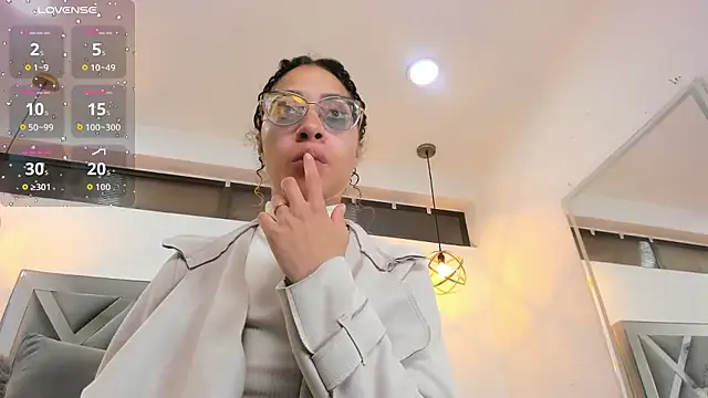 Hanna Cornee  online show from January 10, 2026, 1:06 pm