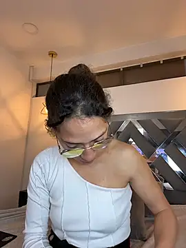 Snapshot of Hanna_Cornee_ chatting on November 14, 2025, 1:59 pm Hanna Cornee online show from November 14, 2025, 1:59 pm