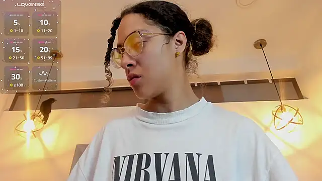 Snapshot of Hanna_Cornee_ chatting on November 4, 2025, 1:59 pm Hanna Cornee online show from November 4, 2025, 1:59 pm