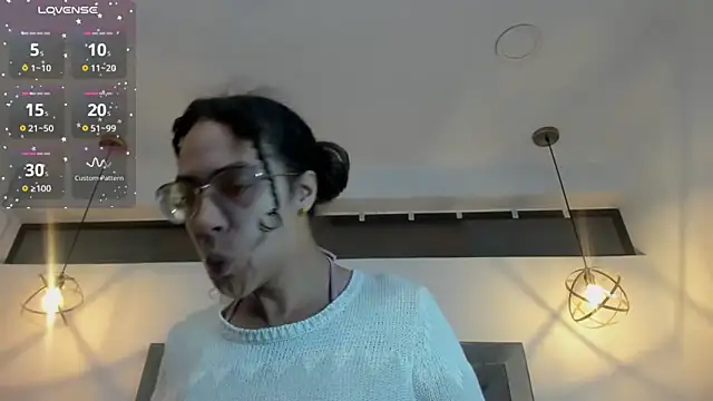 Snapshot of Hanna_Cornee_ chatting on November 12, 2025, 1:26 pm Hanna Cornee online show from November 12, 2025, 1:26 pm