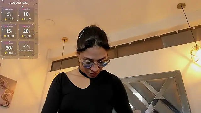 Snapshot of Hanna_Cornee_ chatting on November 6, 2025, 1:37 pm Hanna Cornee online show from November 6, 2025, 1:37 pm