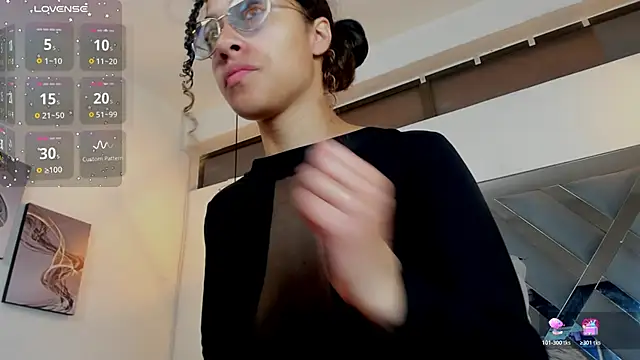 Snapshot of Hanna_Cornee_ chatting on November 28, 2025, 1:33 pm Hanna Cornee online show from November 28, 2025, 1:33 pm