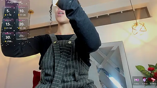 Hanna Cornee  online show from November 29, 2025, 1:44 pm