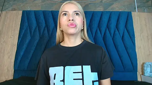 Snapshot of Barbiie_98 chatting on September 19, 2025, 12:09 pm Barbiie 98 online show from September 19, 2025, 12:09 pm