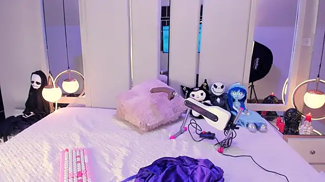 VesperVelvet online show from September 27, 2025, 9:32 pm