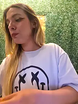 VesperVelvet online show from March 11, 2026, 3:33 am