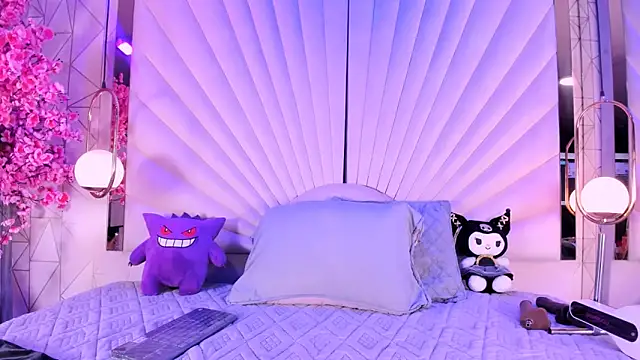 VesperVelvet online show from May 17, 2026, 5:18 am