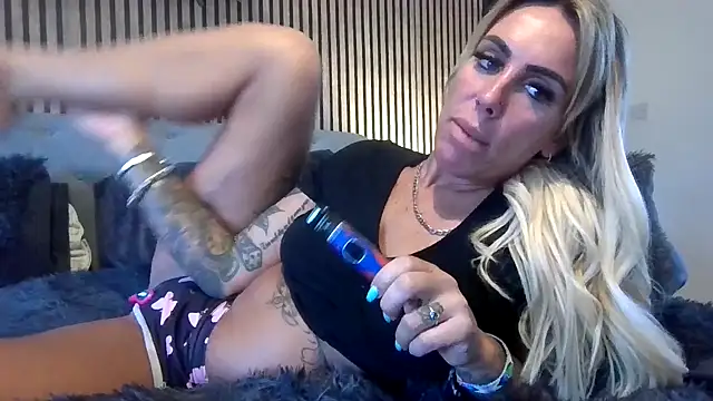 Snapshot of poppyinga1 chatting on October 10, 2025, 6:36 am poppyinga1 online show from October 10, 2025, 6:36 am