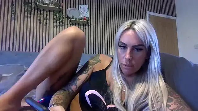 poppyinga1 online show from March 27, 2026, 8:26 am