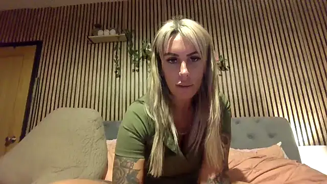 poppyinga1 online show from March 6, 2026, 8:37 pm