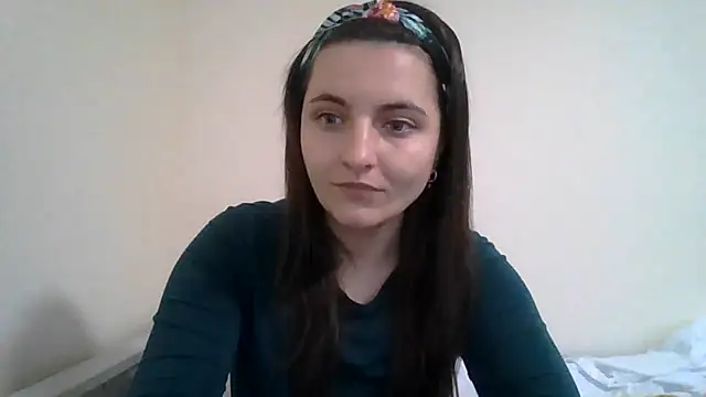 DInaraXRose online show from November 11, 2025, 10:21 am