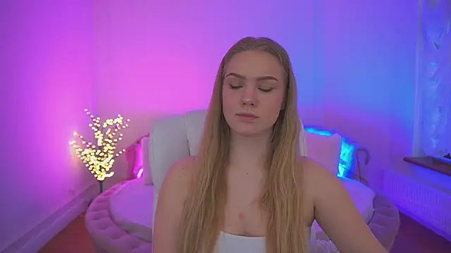 CelesteNoir online show from February 18, 2026, 8:44 am