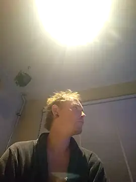 Snapshot of piercingpik chatting on November 6, 2025, 9:08 pm piercingpik online show from November 6, 2025, 9:08 pm