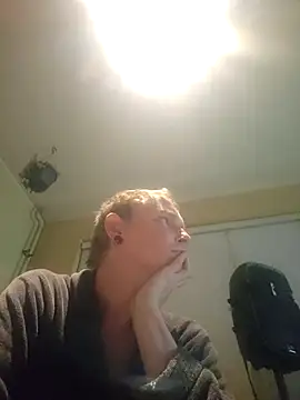 piercingpik online show from April 16, 2026, 8:31 pm