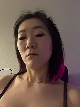 AikoYamada online show from November 3, 2025, 6:18 am