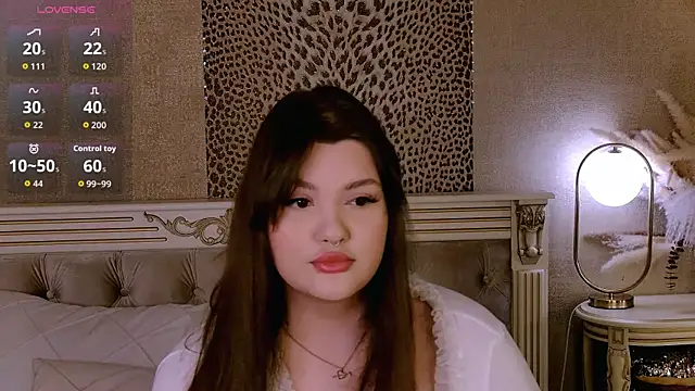 EmilyHyde online show from April 7, 2026, 8:32 pm