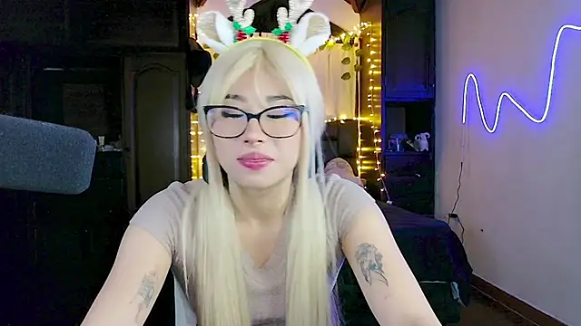 Snapshot of Shisuku_Sophi chatting on November 29, 2025, 1:50 am Shisuku Sophi online show from November 29, 2025, 1:50 am