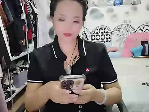 Snapshot of minmin1230 chatting on October 15, 2025, 10:45 am minmin1230 online show from October 15, 2025, 10:45 am