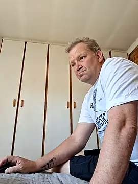 wallacelegend online show from February 10, 2026, 6:56 am