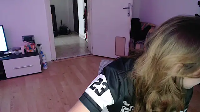 Aliens4twenty online show from October 28, 2025, 1:21 pm