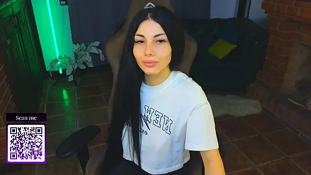 Emmi Swon online show from September 29, 2025, 8:58 pm