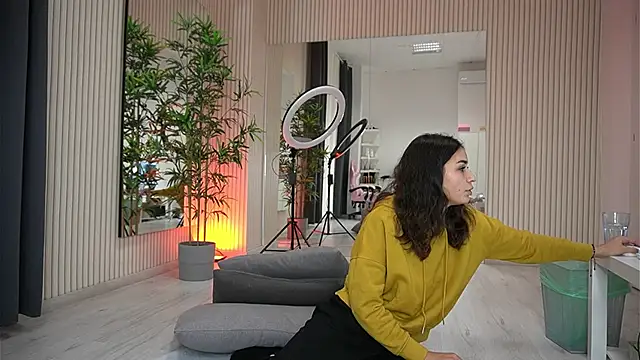 EmmaBlanco online show from September 30, 2025, 7:31 pm