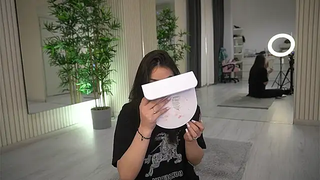 Snapshot of EmmaBlanco chatting on February 5, 2026, 8:04 pm EmmaBlanco online show from February 5, 2026, 8:04 pm