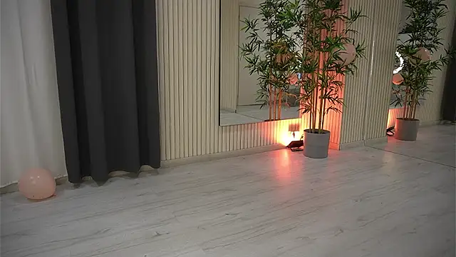 Snapshot of EmmaBlanco chatting on March 3, 2026, 7:32 pm EmmaBlanco online show from March 3, 2026, 7:32 pm